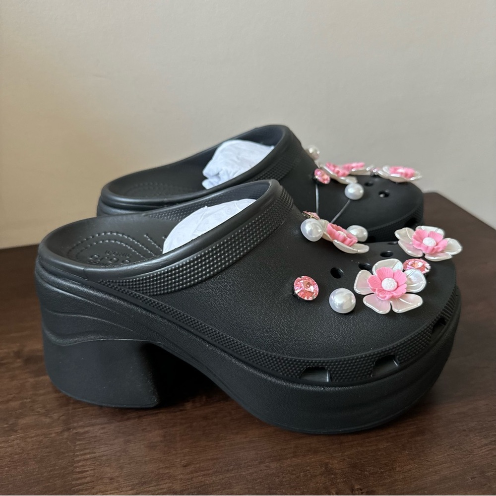 Crocs Siren Clog,
Black new size 9